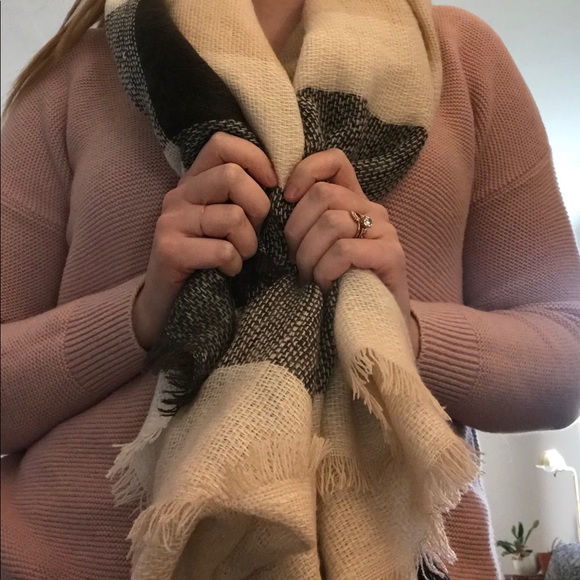 Pink plaid blanket scarf / shawl / wrap - Picture 5 of 6